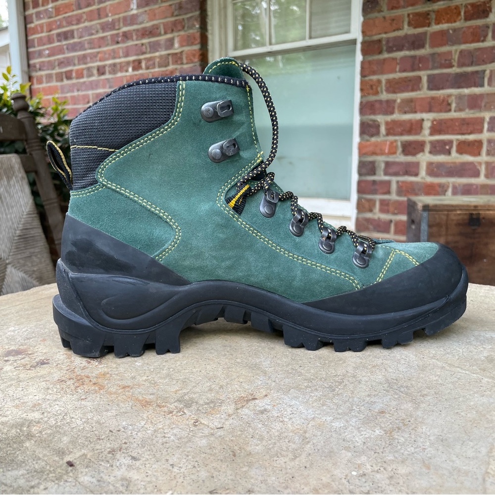 Men’s Lowa Green Suede Hiking Boots with Black Toe Caps - Picture 15 of 16